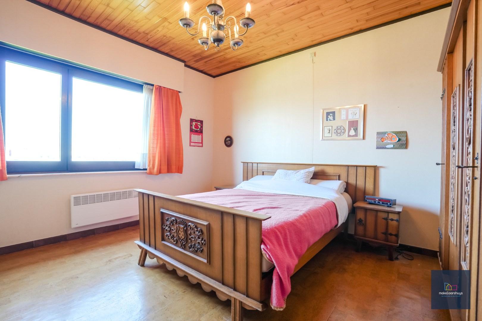 Ruime bungalow met garage op 1980m² grond 