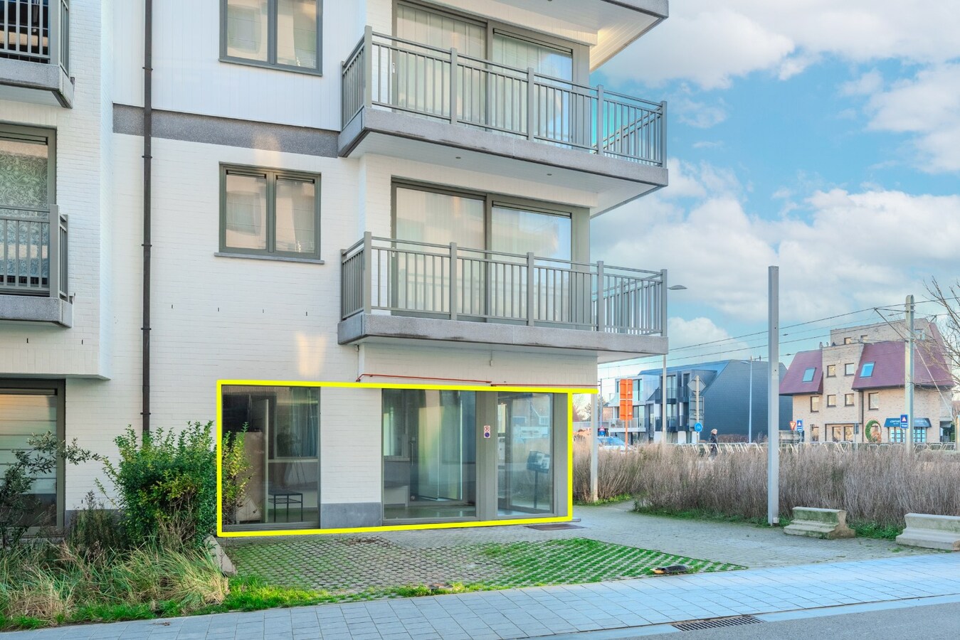 Standingvol handelspand op topligging in Nieuwpoort-Bad 