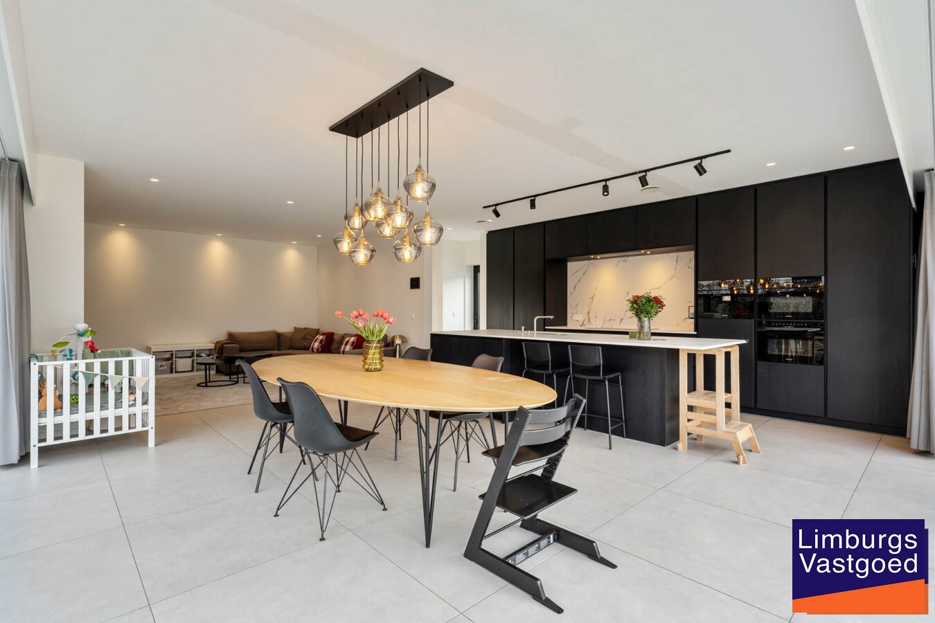 Hoogwaardig afgewerkte gezinswoning, 4 slpk, op 48a23ca, nabij centrum 