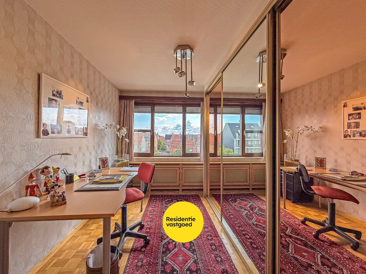 Prachtig herehuis met woonst en handelsruimte te Nieuwpoort-Stad op een zeer commerciële ligging in de Marktstraat op 400 m². 