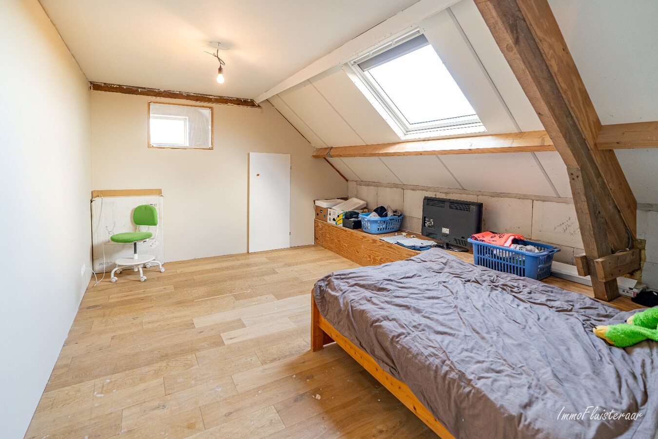 Prachtig landhuis met multifunctioneel bijgebouw, stallen en piste op ca. 5.000 m2 te Ravels (mogelijkheid tot aankoop aanpalende ca. 1 ha landbouwgrond) 