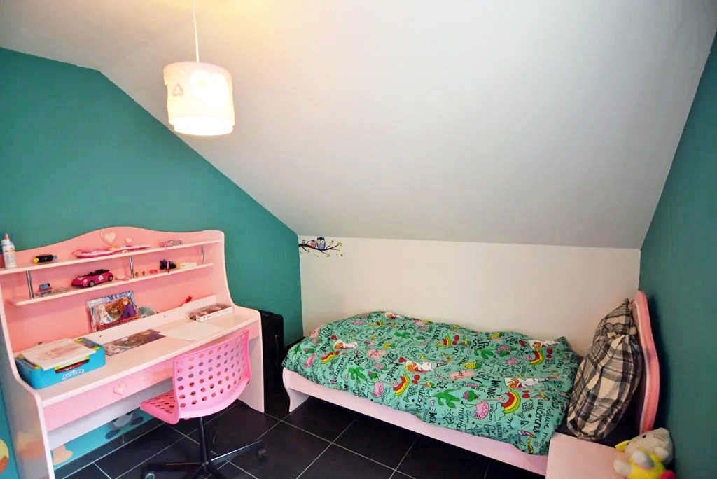 Modern appartement met 2 slpks, balkon en parking. 