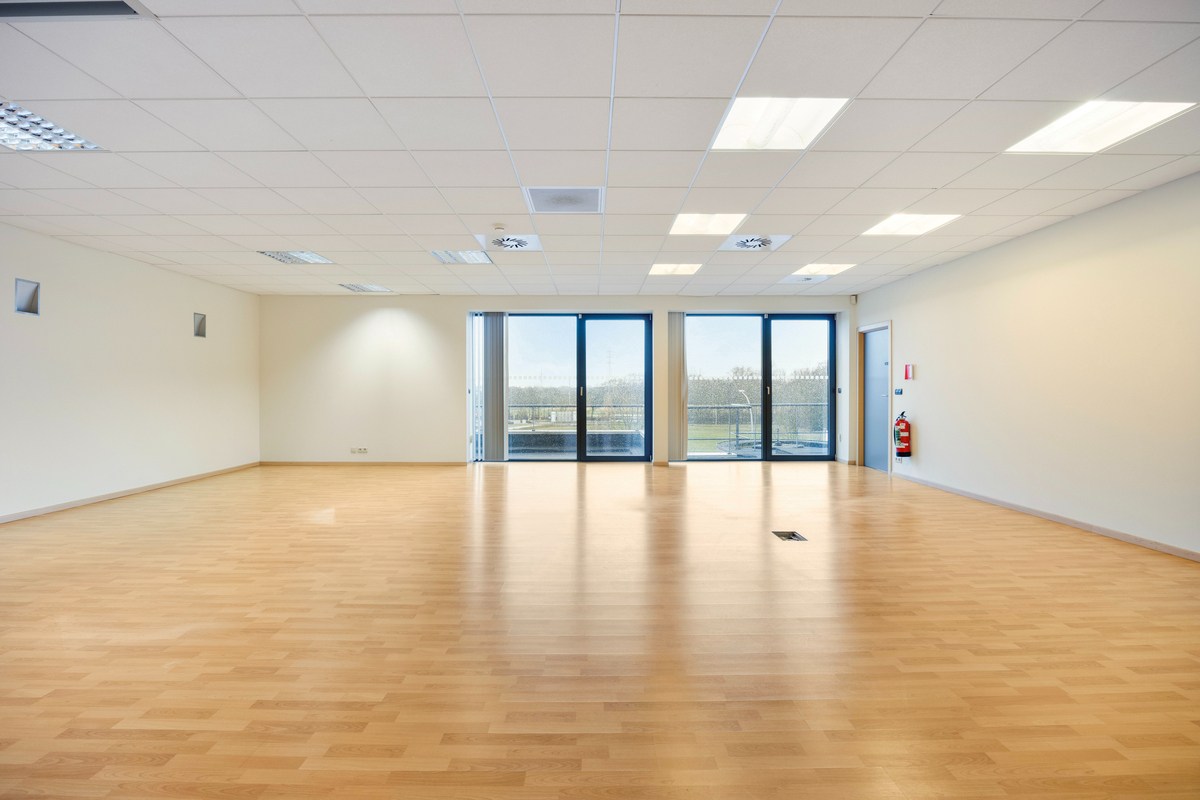 Kantoor te koop in het industriepark te Haasrode/Heverlee met 14 parkings - opp. 626 m² - verkoop van aandelen 