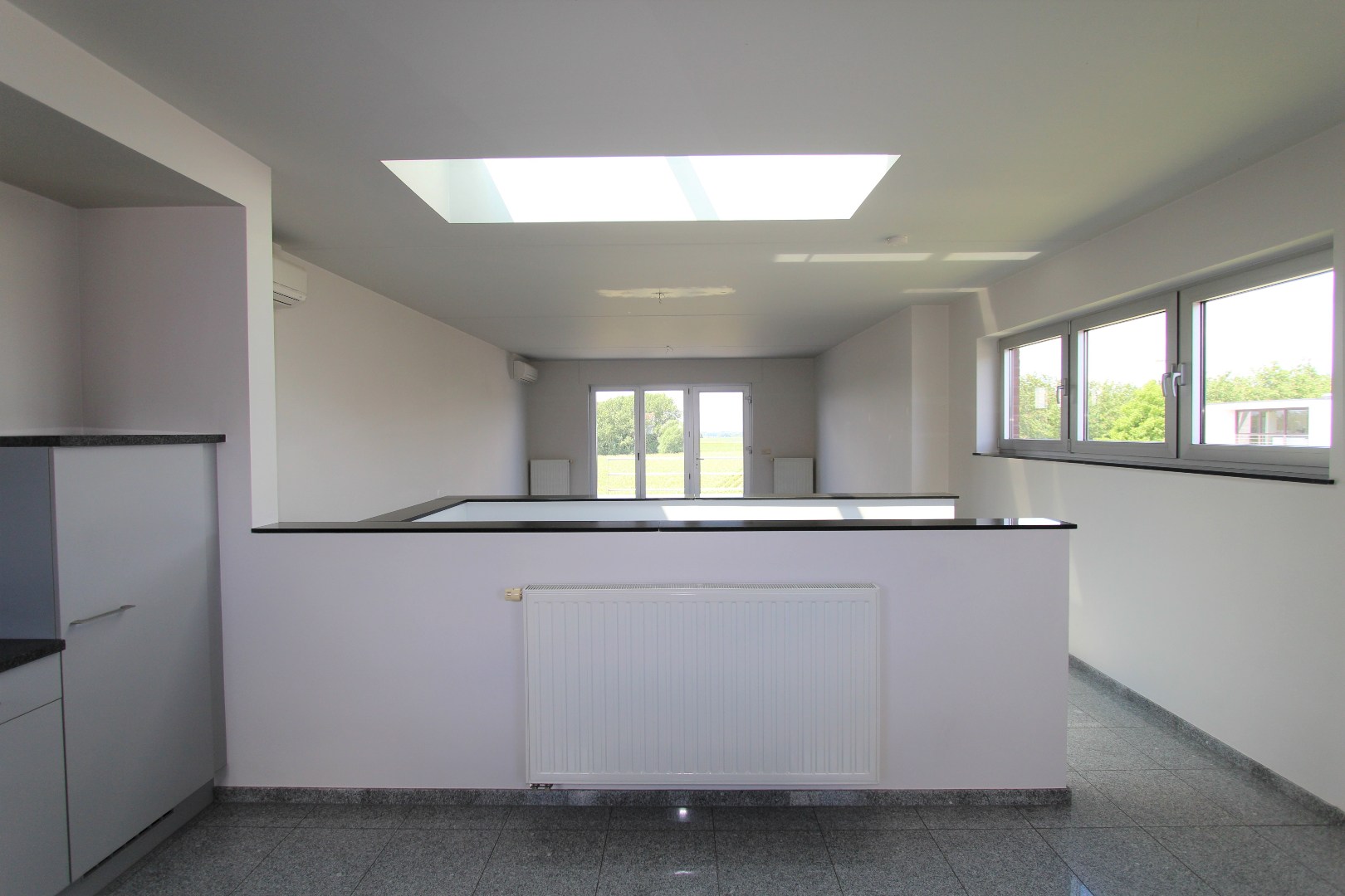 MODERNE LOFTWONING MET TERRAS EN 2 AUTOSTAANPLAATSEN 