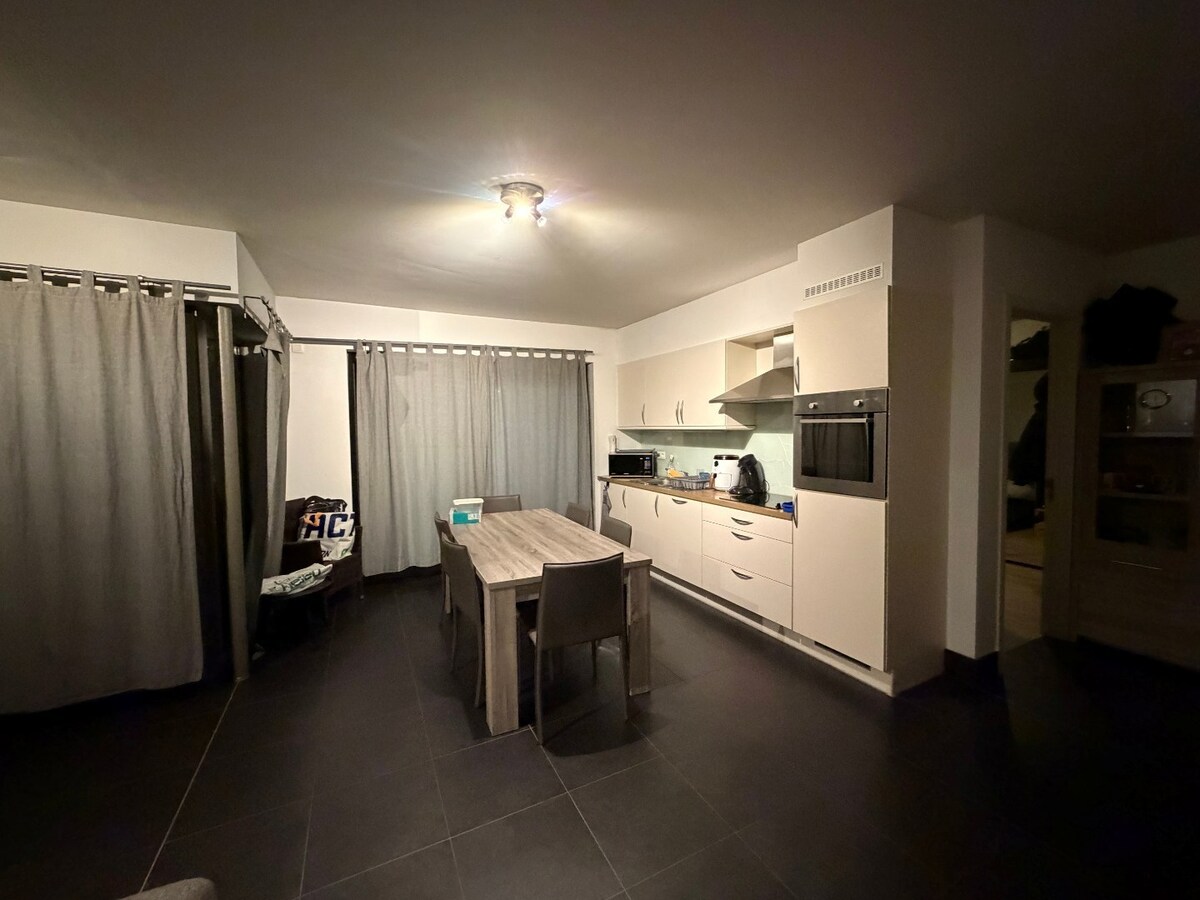 Gelijkvloers 1-slpk appartement nabij voorzieningen 