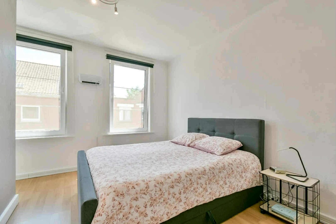 Gerenoveerde rijwoning met 3 slaapkamers en tuin te Roeselare 