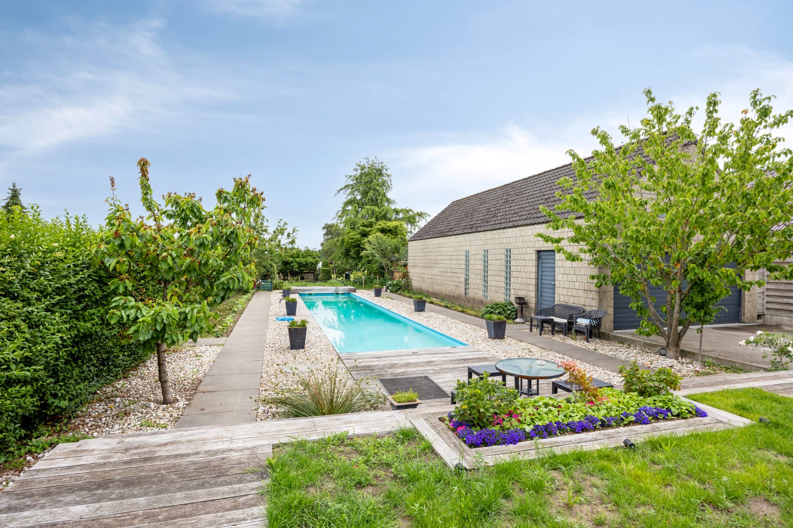 Villa met praktijkruimte op perceel van 1.817m² te Geel 