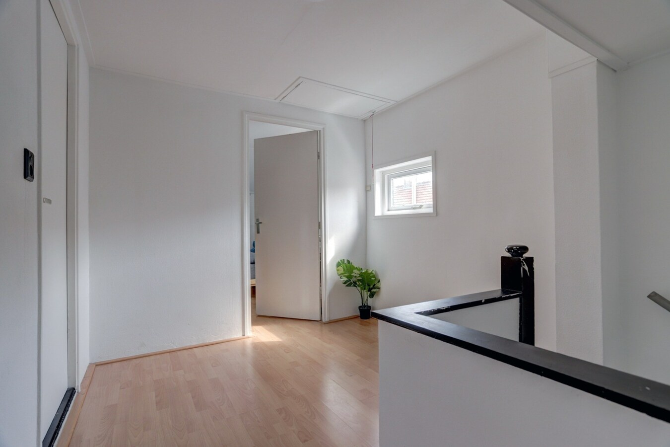 DIT BETREFT EEN WONING MET BIEDEN VANAF PRIJS  € 350.000 K.K. 