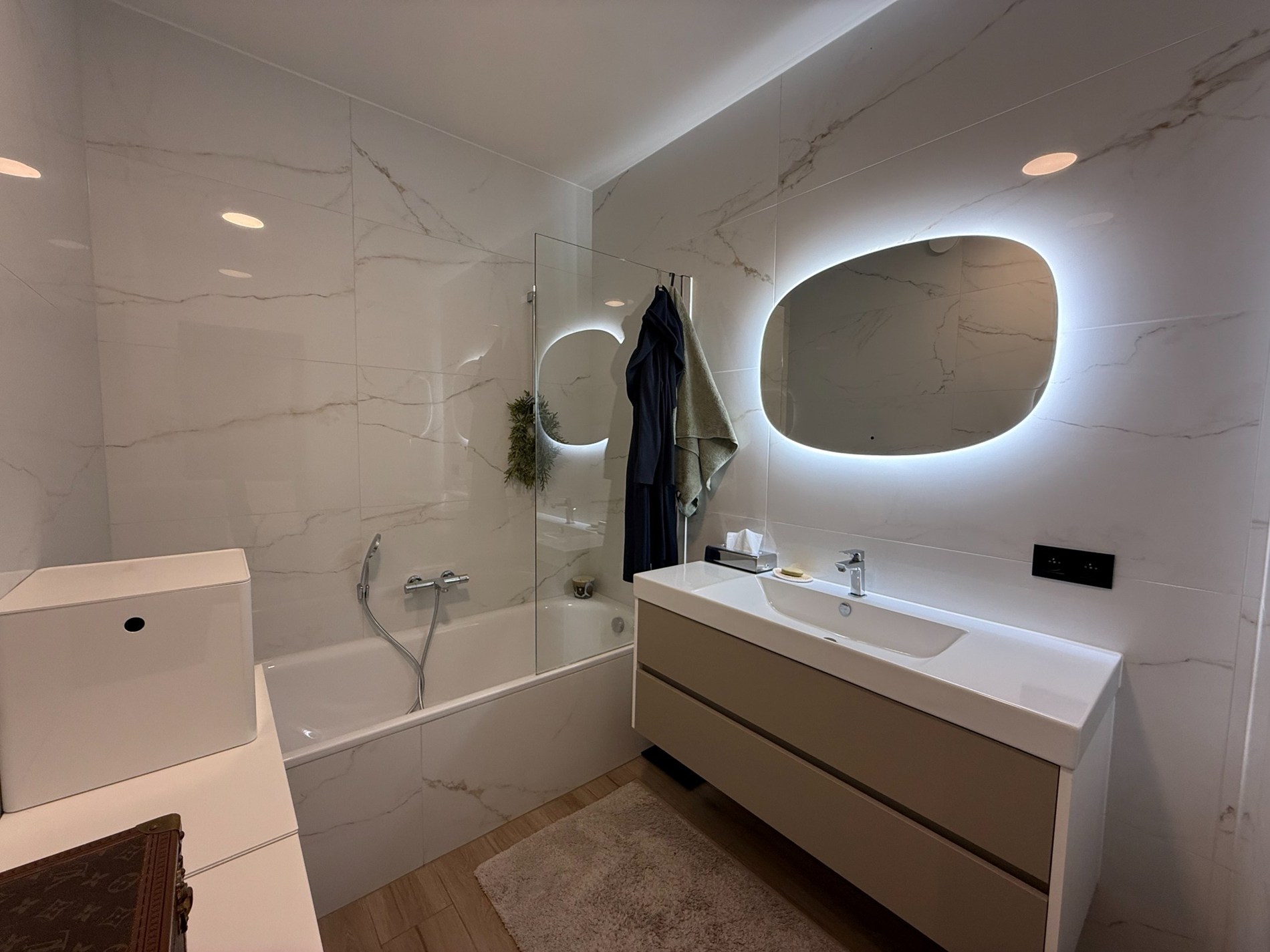 RESIDENTIE WATERVLIET - Gelijkvloers - Energiezuinig nieuwbouwproject met een hoogwaardige afwerkingen gelegen in het centrum van Knokke, nabij de Winkelstraten en op enkele meters van het strand. 