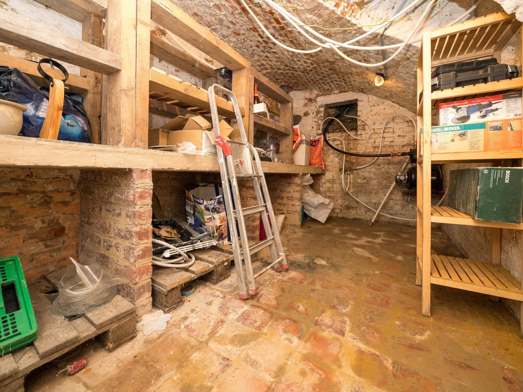 Gerenoveerde woning met grote tuin 