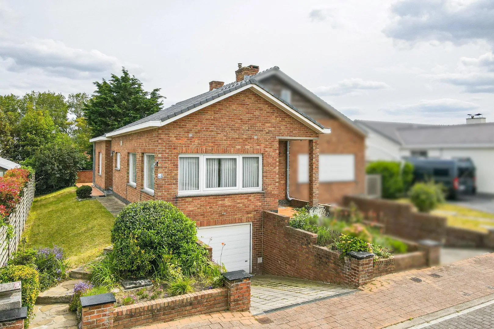 Halfopen woning met ruime garage in Westende-Bad