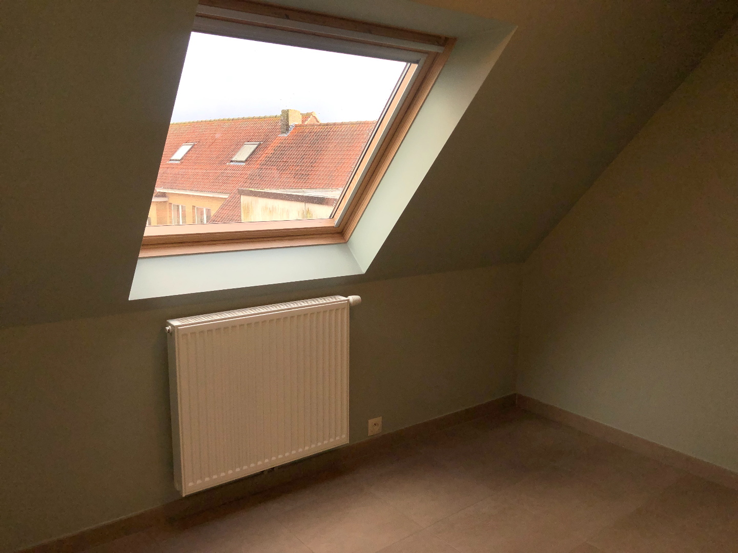 Ruim duplex appartement met 3 slpks en garage 