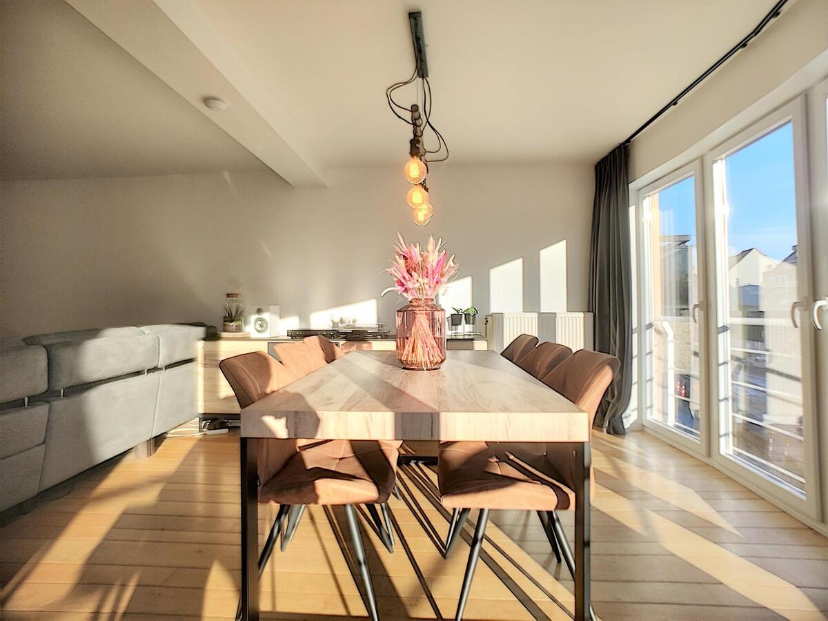 Knap, zeer lichtrijk woonappartement - Heist 