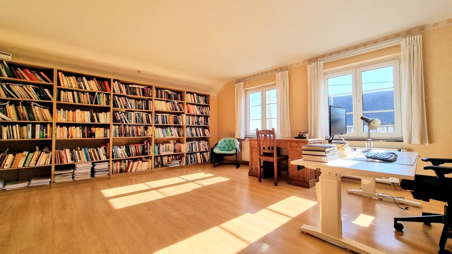 Royale woonst met panoramisch zicht én paardenweide 