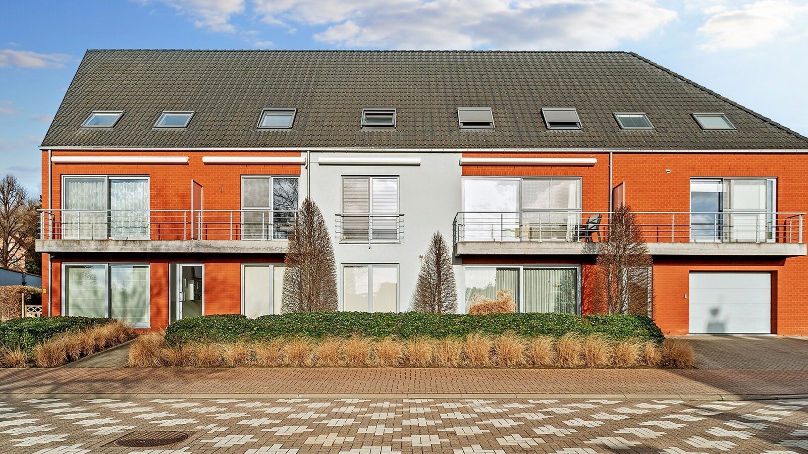 LINDEN 2 SLAAPKAMER APPARTEMENT MET TUIN + STAANPLAATS 