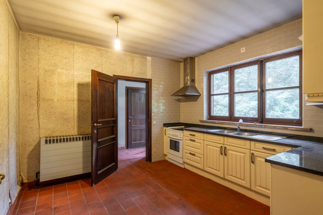 Woning op zeer rustig gelegen en ruim perceel. 