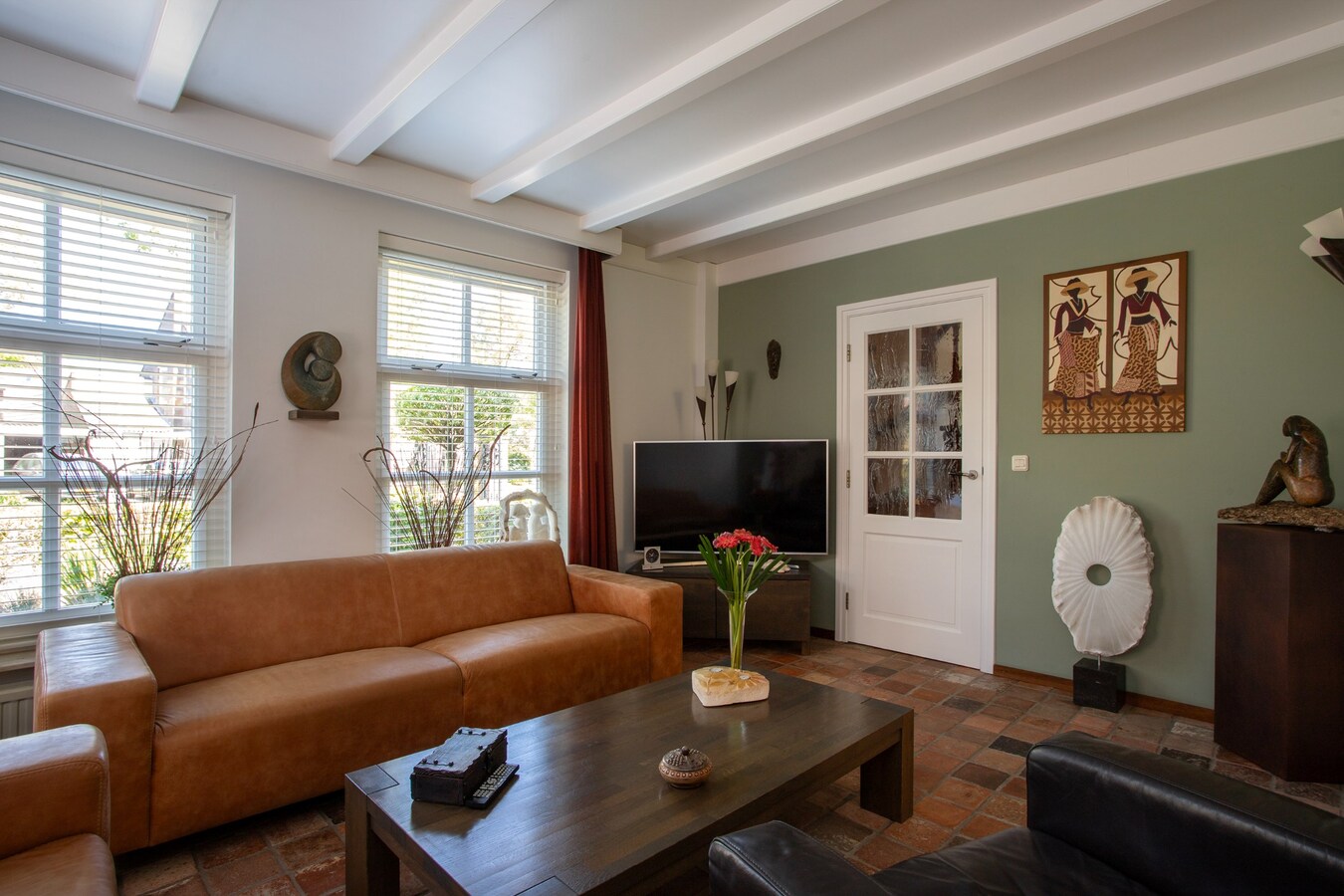 Royale vrijstaande woning gelegen op een perceel van 671 m2 met de tuin op het zuiden! 