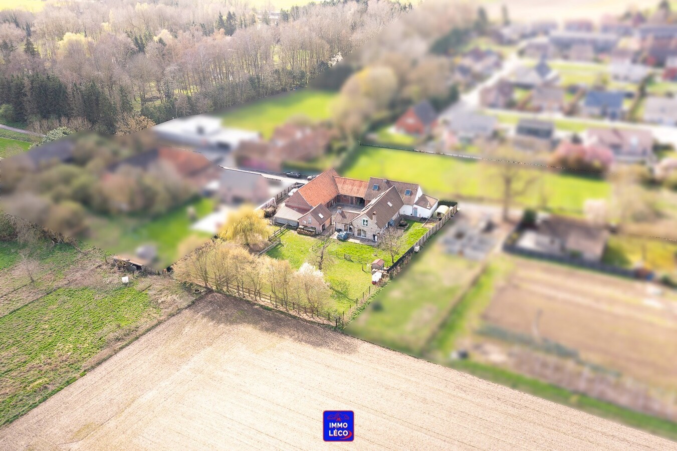 Ensemble immobilier érigé sur 2448m² (Corps de ferme, profession libérale, SPA Airbnb) 