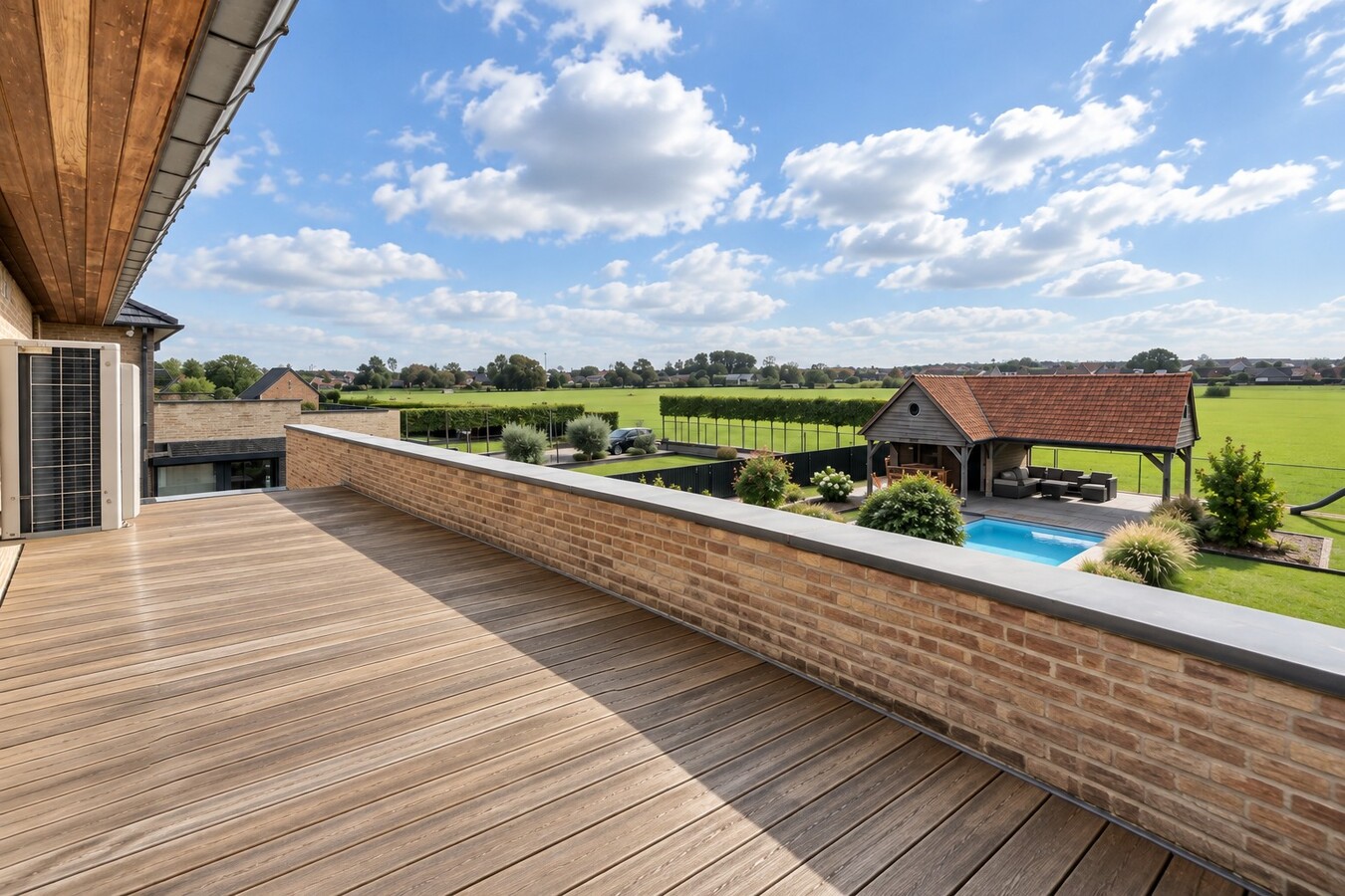 Stijlvolle villa in tijdloze pastorijstijl met zwembad en exclusieve tuinbeleving. 
