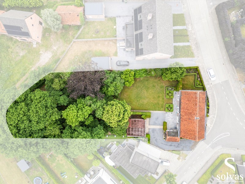 PROJECTGROND; Ruime half open bebouwing met grote tuin en 2 garages op perceel van 1545m² in Aalter 