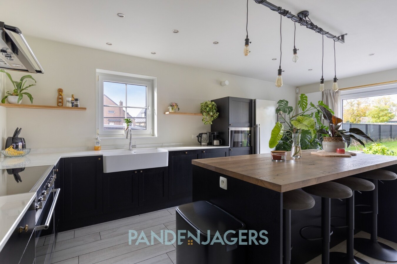 Recente energiezuinige woning met 6 slaapkamers, laadpaal en ruim perceel 