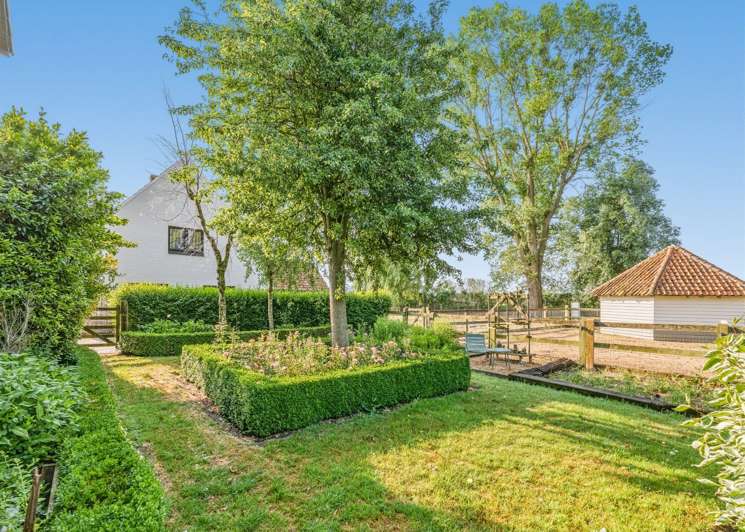 Restaurant met privéwoning en 2 B&amp;B-kamers op 4.370 m² 