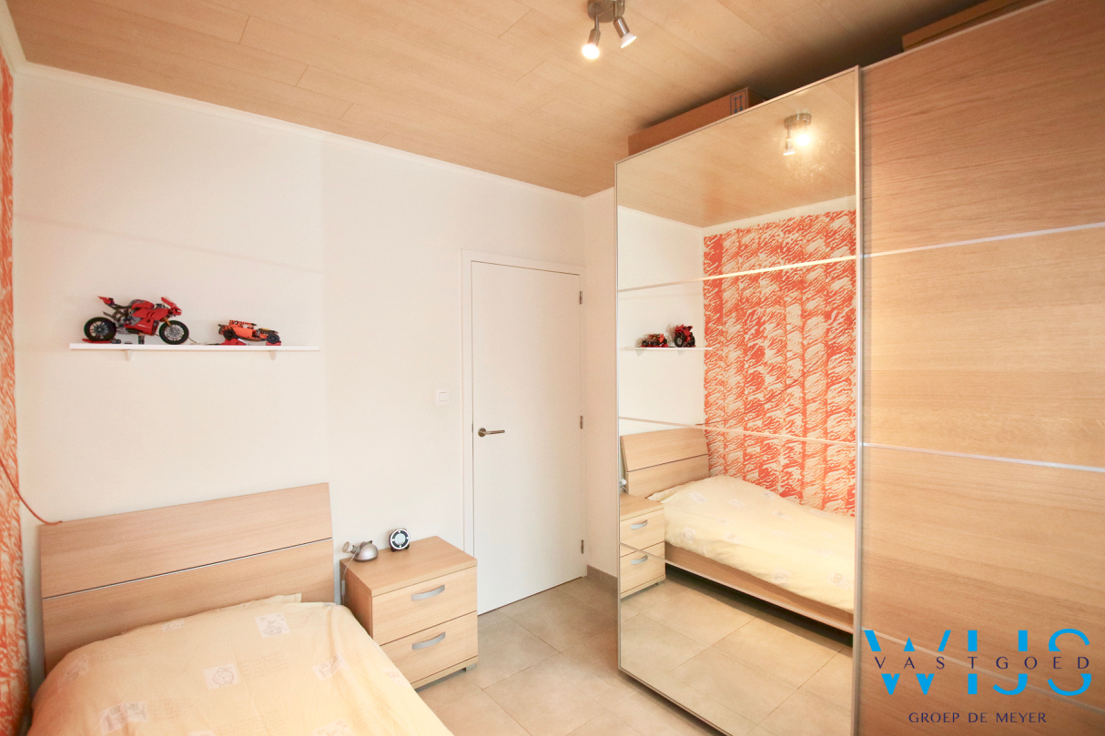 TOTAAL Gerenoveerde bungalow op een TOPlocatie in ERTVELDE ! 