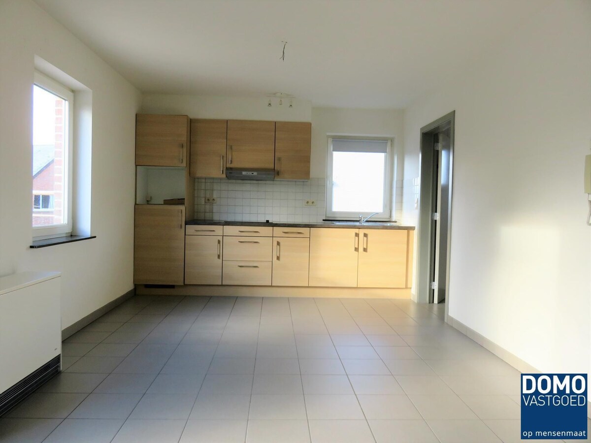 Ruim duplexappartement met 2 slaapkamers op een centrale ligging in Diepenbeek. 