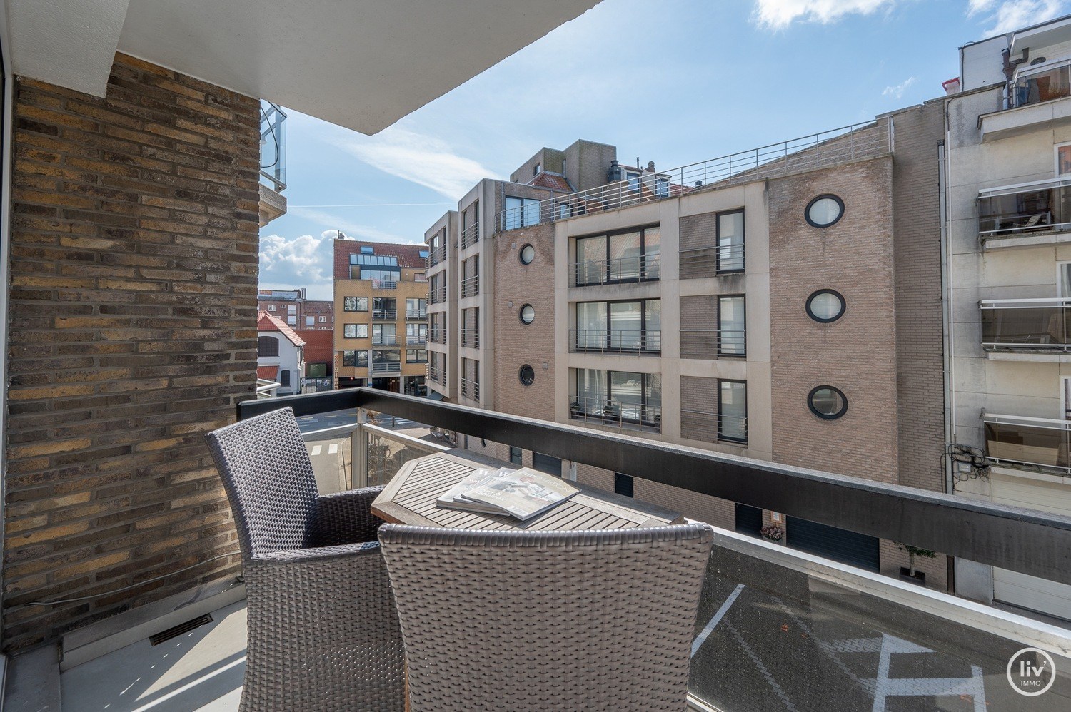 Appartement meublé - Appartement d'une chambre confortable avec terrasse ensoleillée situé dans un emplacement de premier choix à proximité de l'avenue Dumortier. 