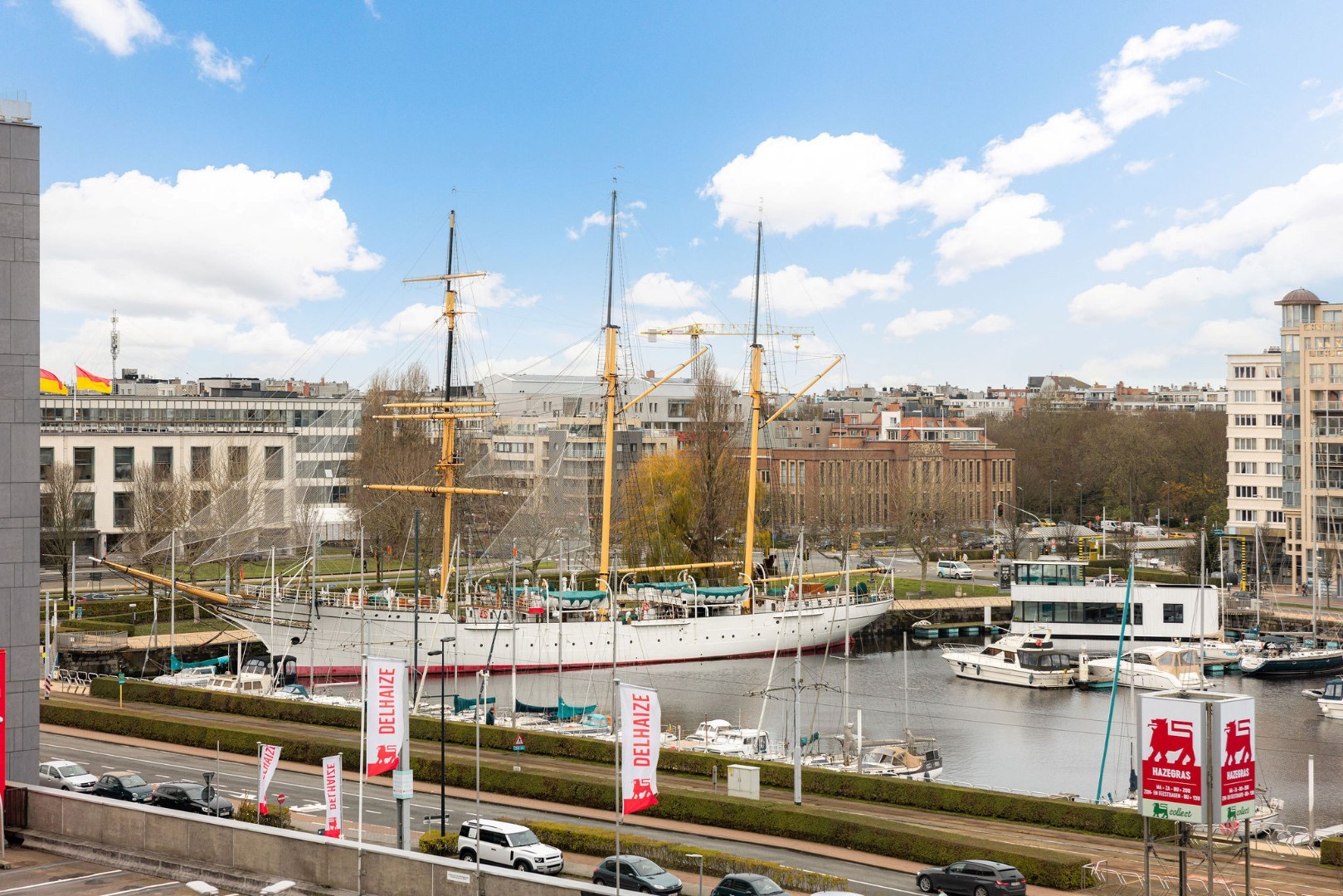 Ruim, lichtrijk hoekappartement met uniek havenzicht 