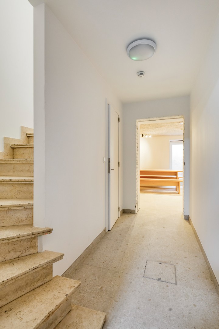 Volledig gerenoveerde studentenkamer in residentie met 15 studentenkamers en een 1slaapkamer appartement in hartje Leuven - EPC label A! 