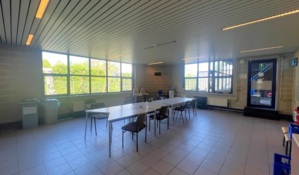 Logistiek bedrijfspand te huur in de haven van Gent