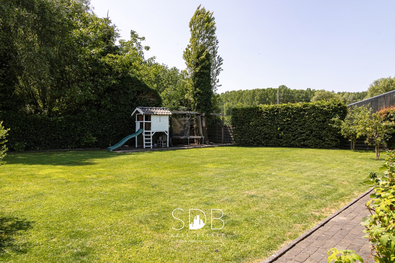 Prachtige hedendaagse villa met gezinstuin en zwembad op 1.387m² 