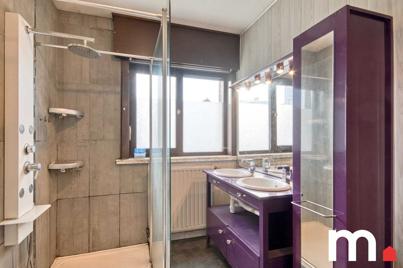 Alleenstaande Villa met 5 slaapkamers en 348m² bewoonbare oppervlakte te Lendelede! 