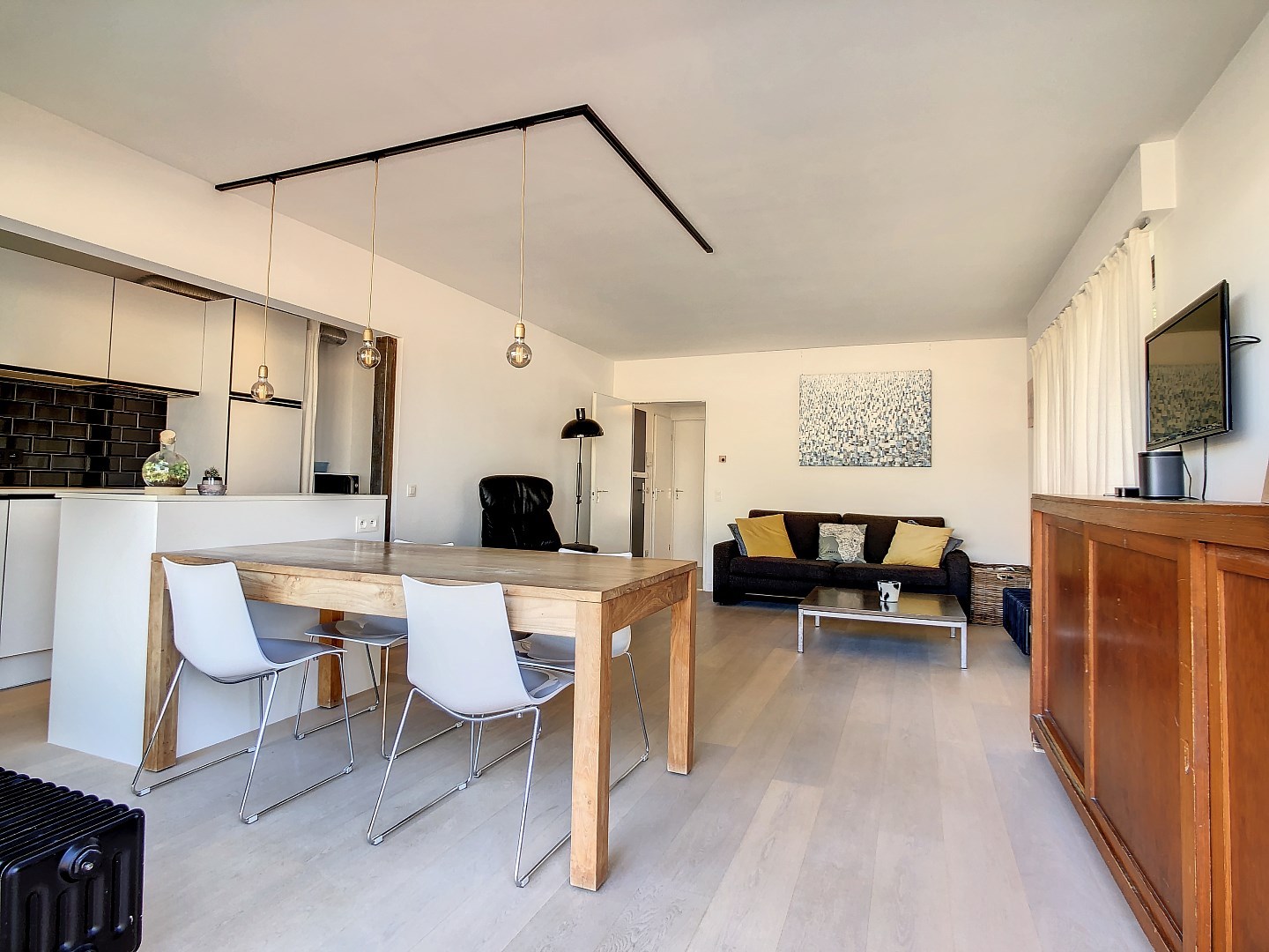 Goed gelegen gerenoveerd appartement met twee ruime slaapkamers, terras (25 m²) en garagebox - bewoonbare oppervlakte 73 m² 