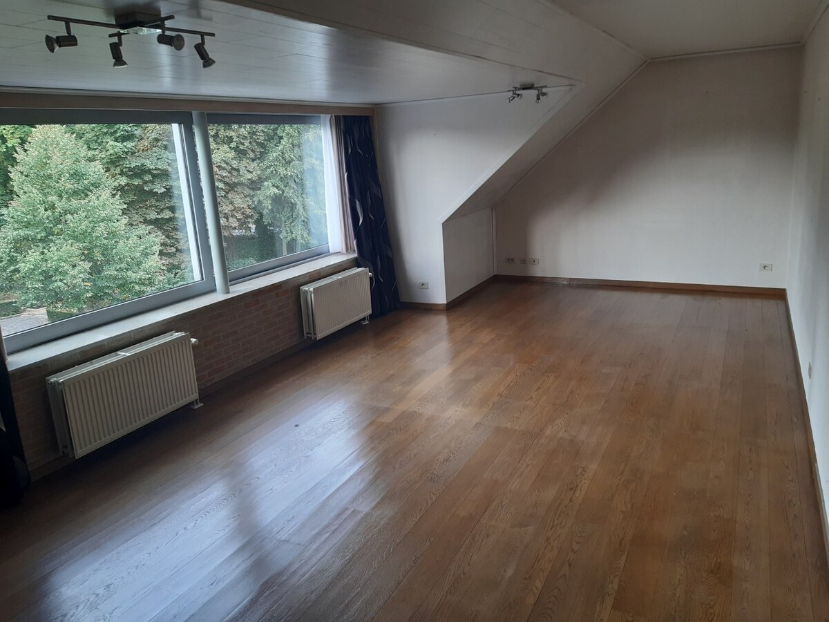 Ruim wonen (> 130 m²) op de tweede verdieping. 