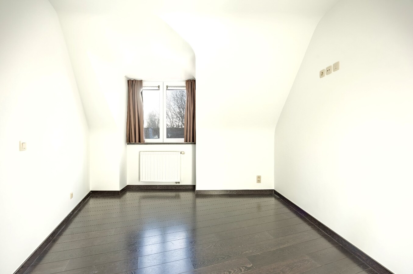 Lichtrijk duplexappartement met 3 slaapkamers en zongericht terras 