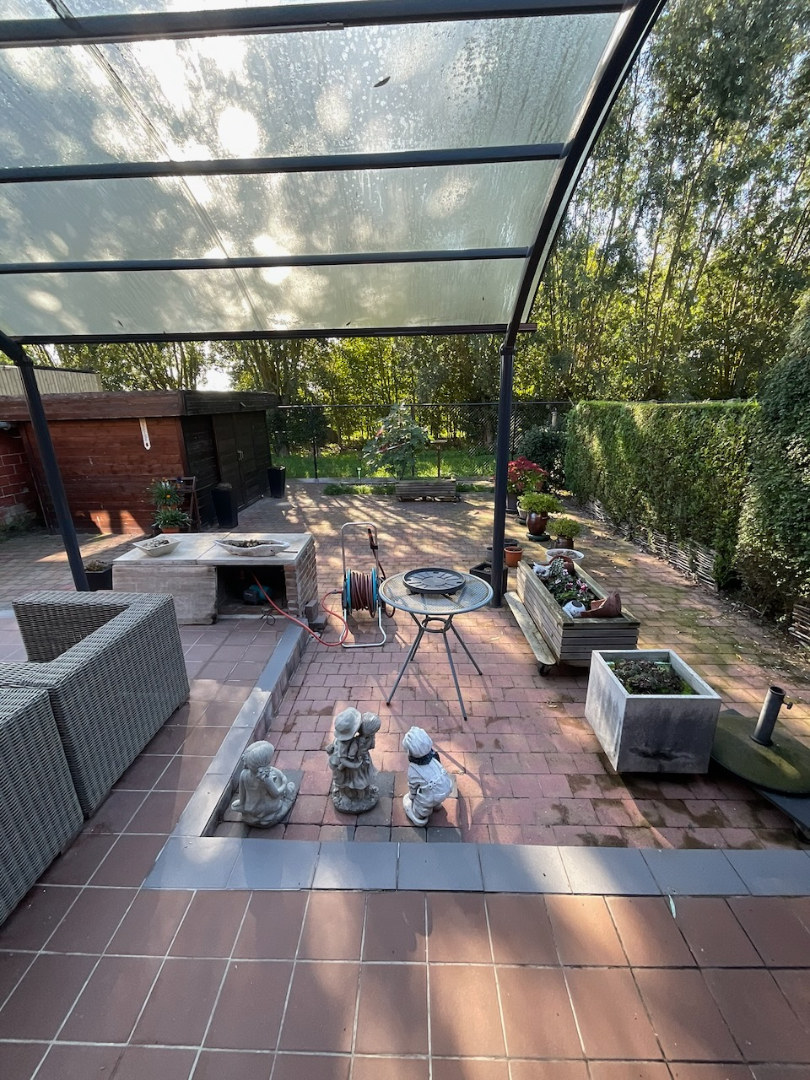 Landelijk gelegen woning met garage 
