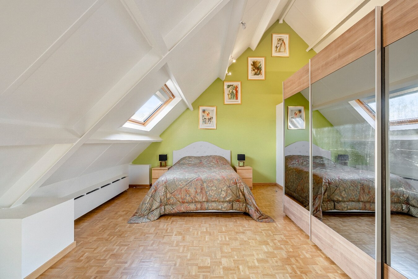 Duurzame, veelzijdige woning met karakter, energiezuinig comfort én prachtige tuin, op toplocatie. 