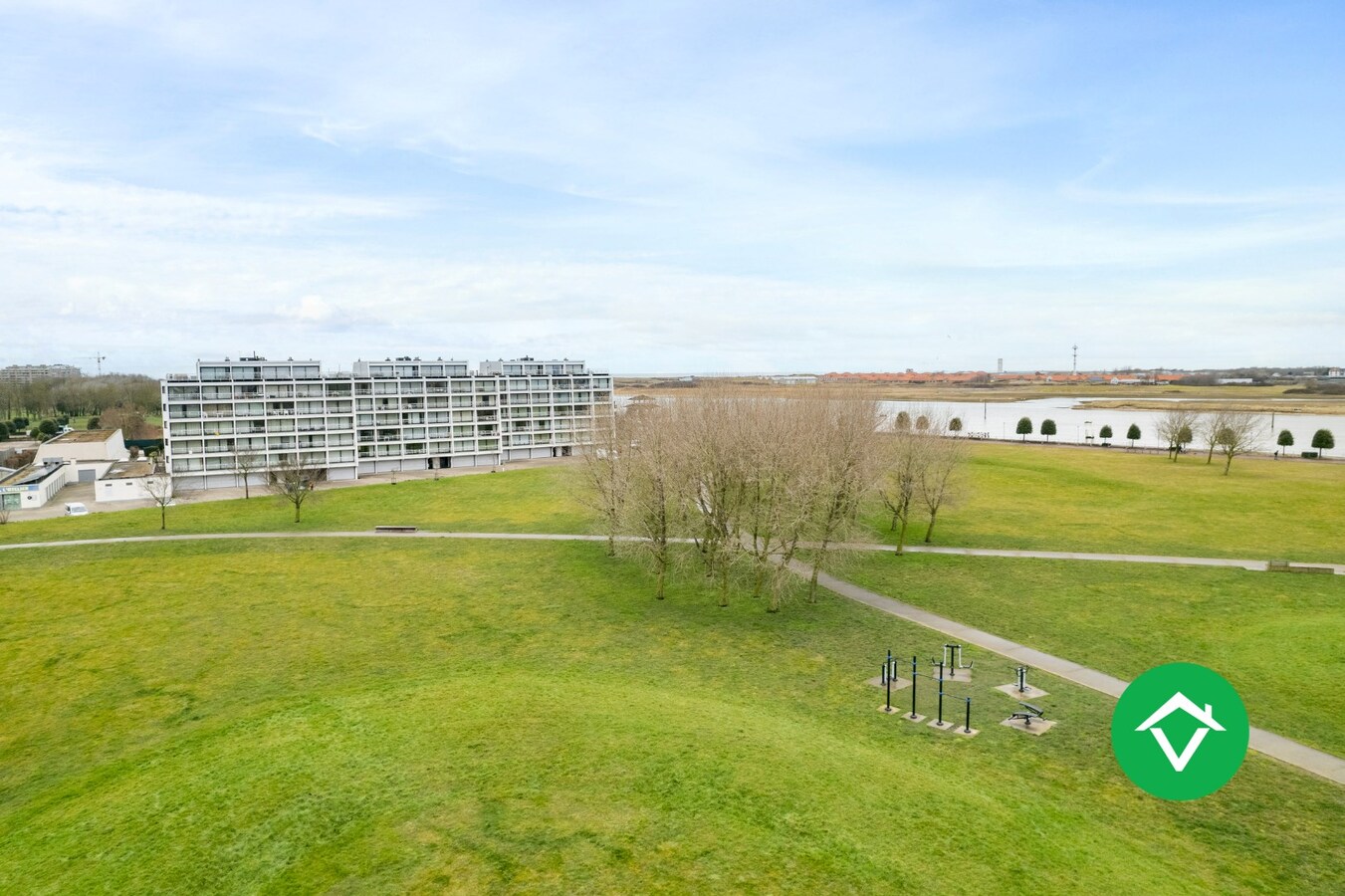 Instapklaar appartement met 2 slaapkamers en grote garage te Nieuwpoort 