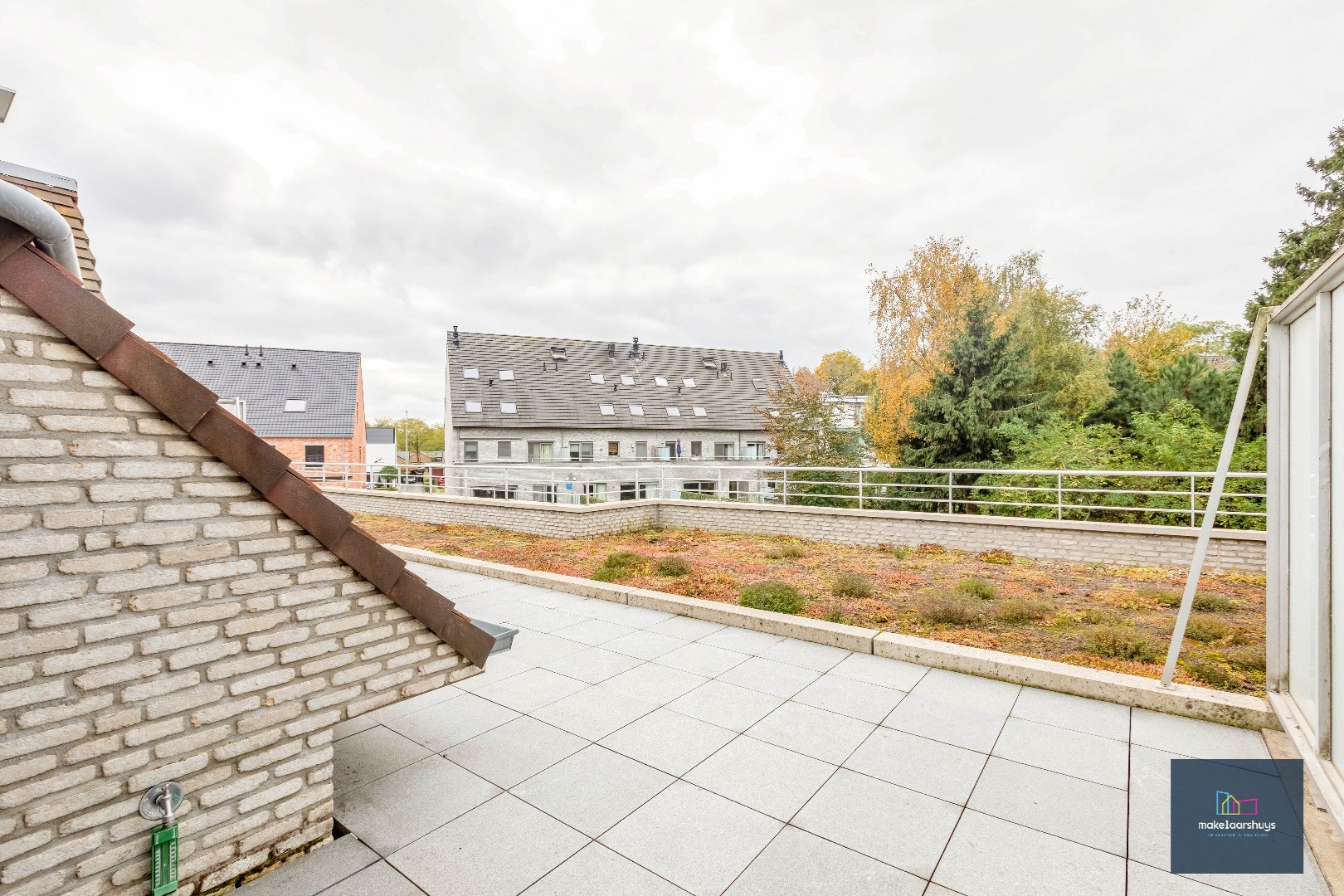 VERKOCHT Gunstig gelegen en energiezuinig appartement met zonneterras en garagebox 
