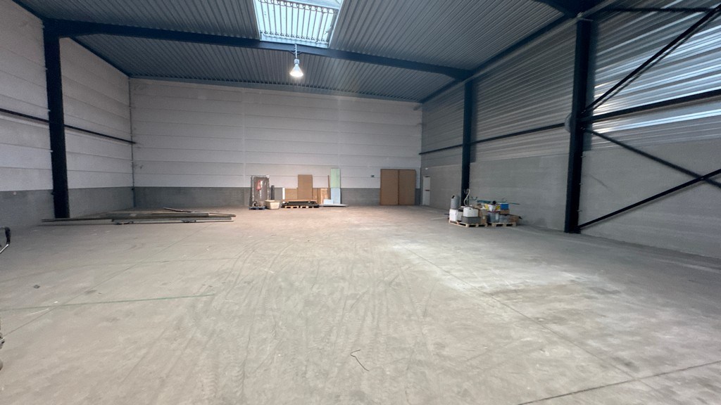 Bedrijfsunits met magazijn en kantoor te huur in Mechelen-Noord
