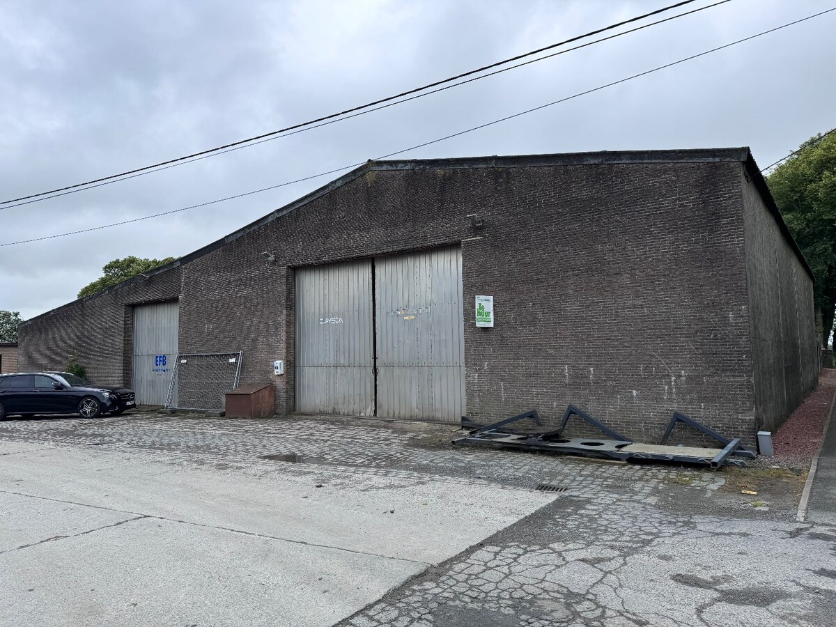 Ruime loods in de dorpskern van Oostkerke (Diksmuide) 