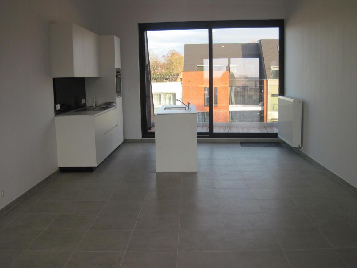 Unieke appartement (2 SUPER terrassen) op de Gaverse Markt !   LOFT-gevoel (hoogte : 3 m). 