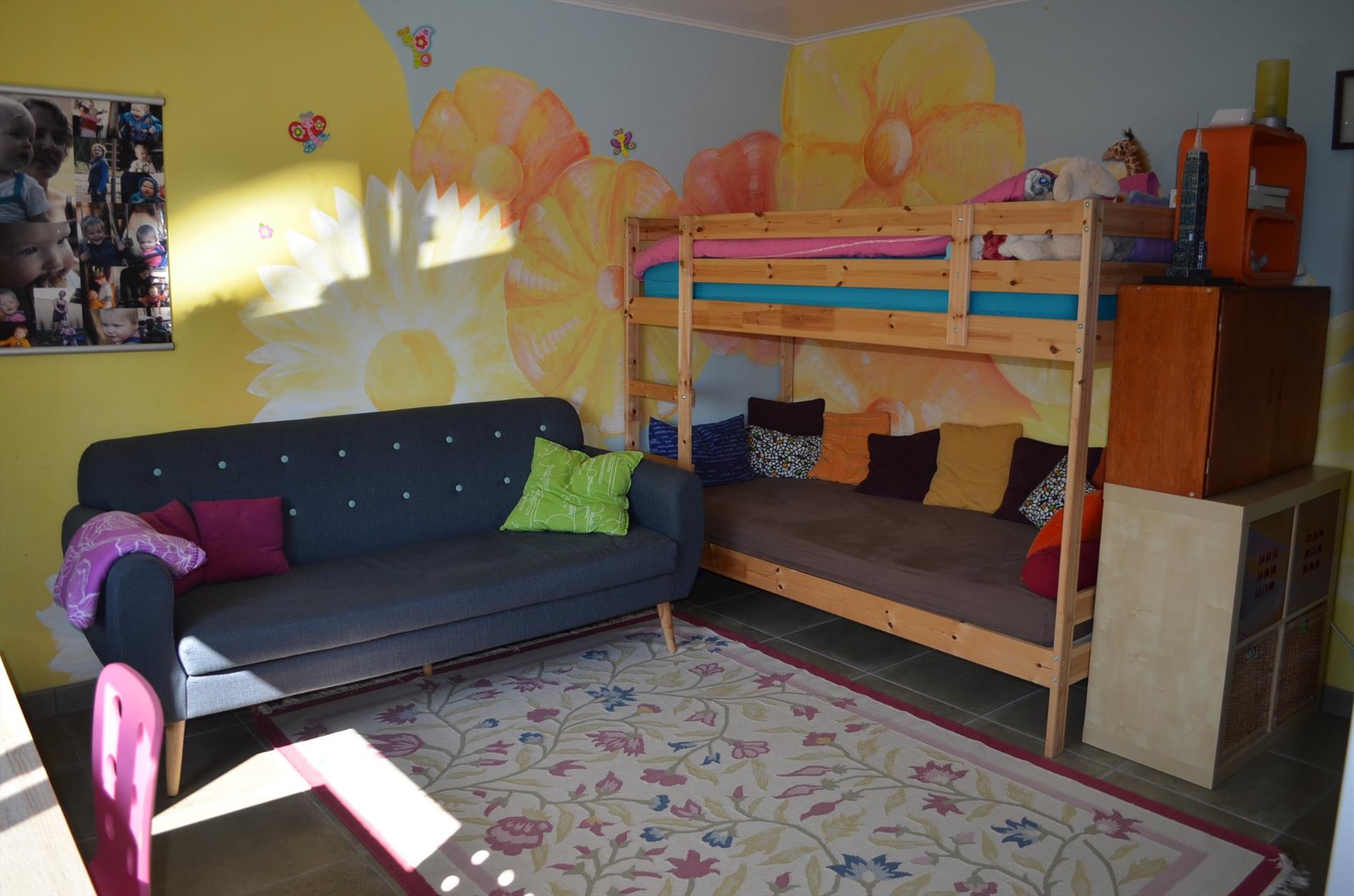 Gerenoveerde gezinswoning met  3 slpks, garage en tuin goed gelegen te Evergem 