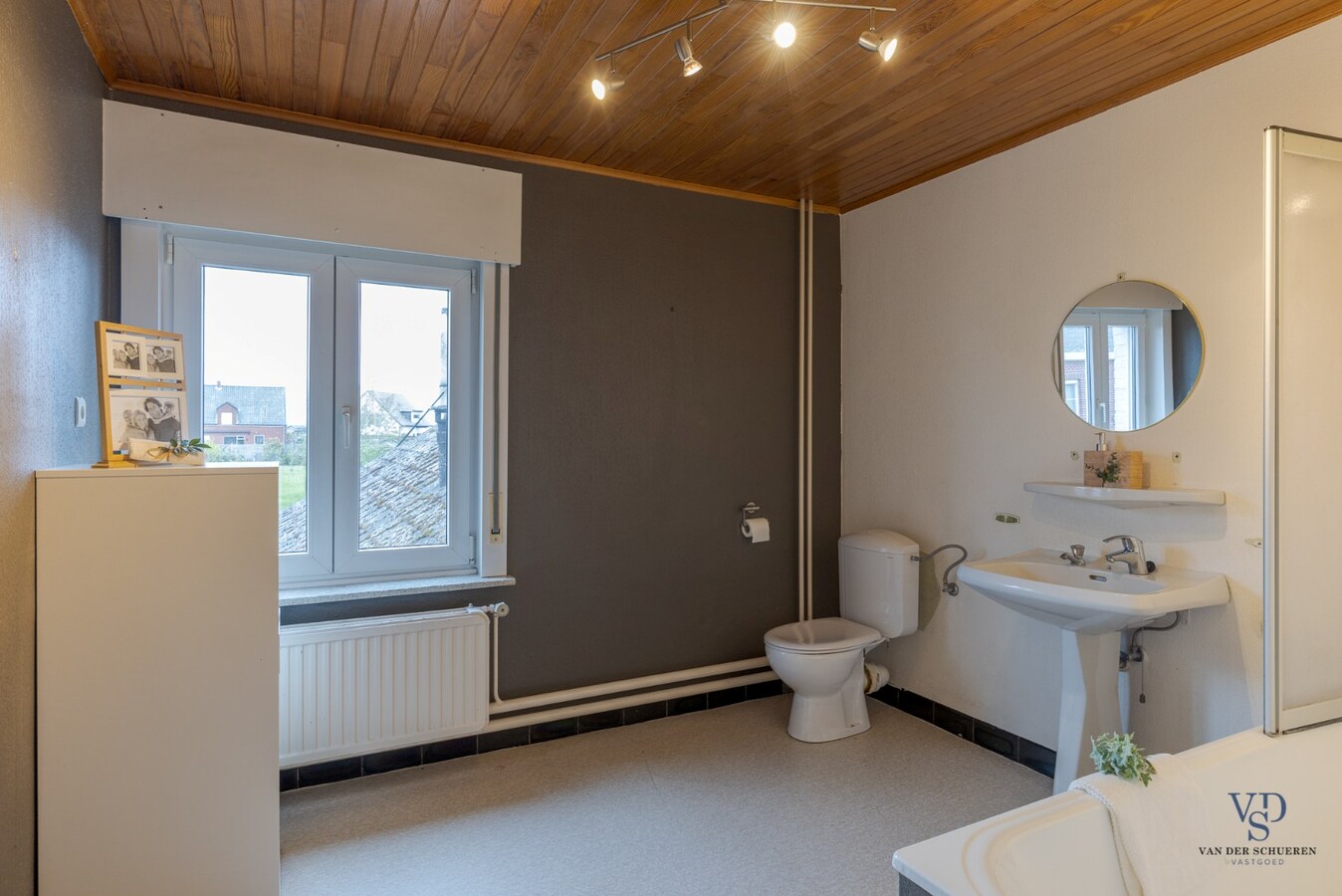 Ruime, deels gerenoveerde Half Open Bebouwing 