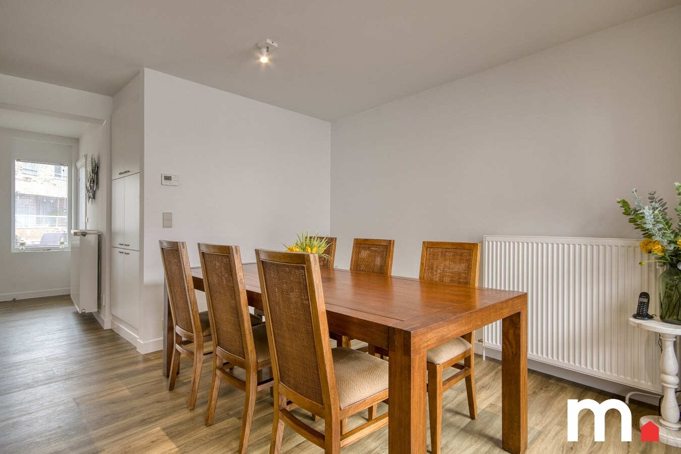Instapklare woning te Izegem met 3 slaapkamers en moderne voorzieningen en 2 garages! 