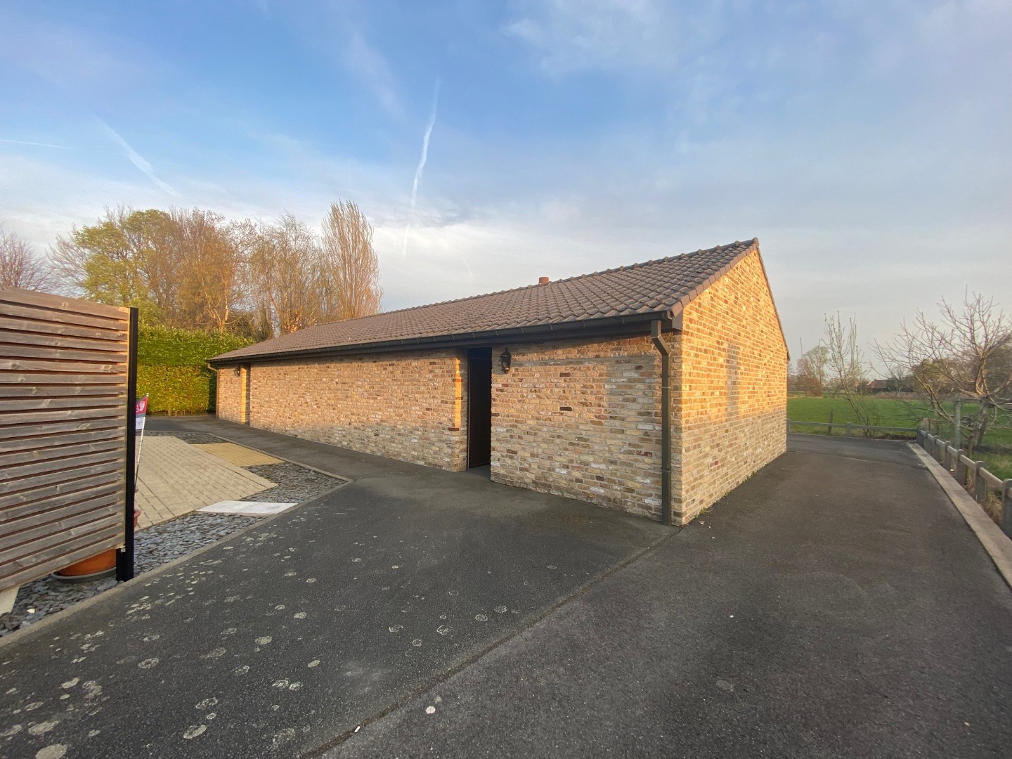 Stijlvolle opbrengsteigendom bestaande uit 6 appartementen en 6 garages! 