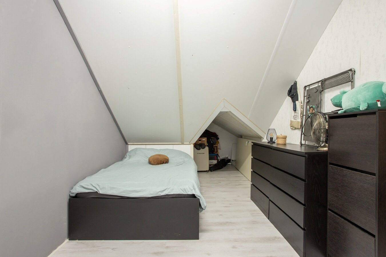 Instapklare geschakelde woning uit 2006 met centrale ligging! 