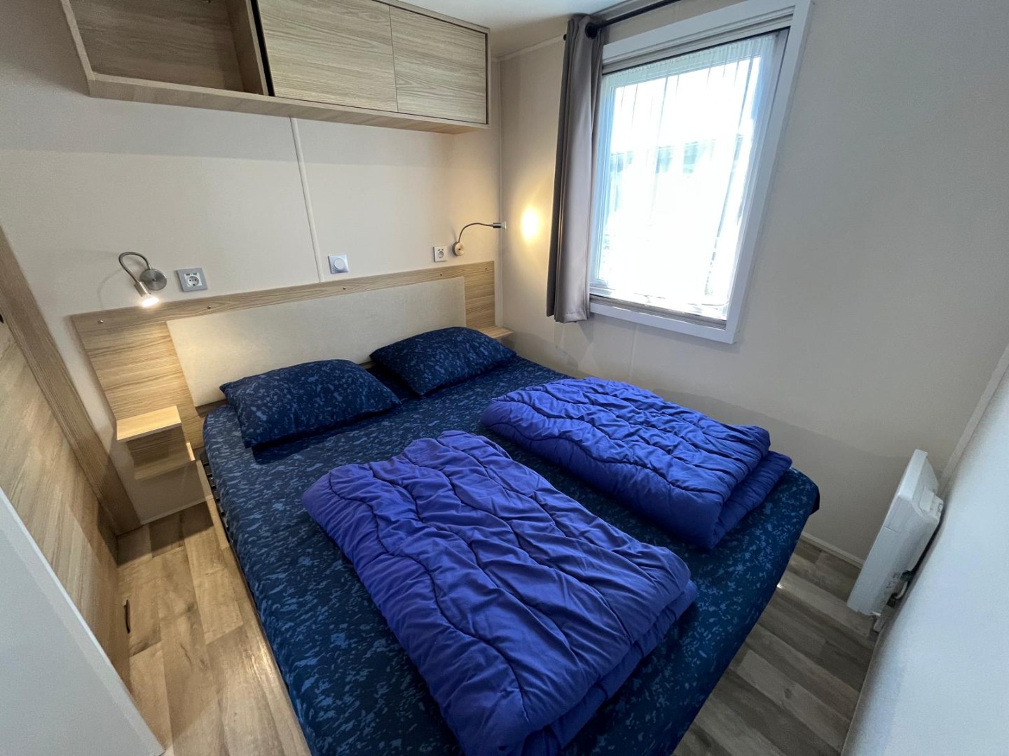 T.A. Makelaardij biedt aan – Chalet JD12-: Op een schitterende locatie in een goed verzorgd recreatiepark aan de kust van Walcheren bieden wij dit leuke chalet aan. 